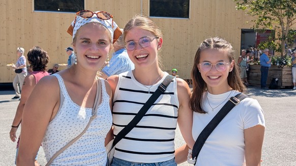 Lisa, Melanie und Anina aus dem Entlebuch besuchen das Eidgenössische Schwingfest in Mollis GL