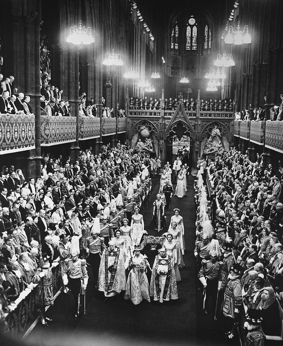 Queen Elizabeth II walks down the nave in Westminster Abbey after being crowned during her Coronation ceremony. (Photo by © Hulton-Deutsch Collection/CORBIS/Corbis via Getty Images)