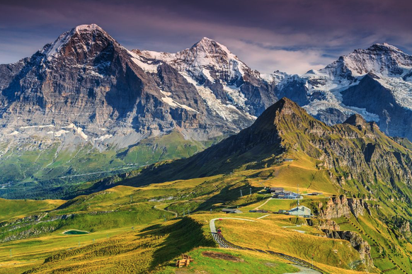 Les trailers passeront dans ce superbe décor dominé par l'Eiger (tout à gauche).