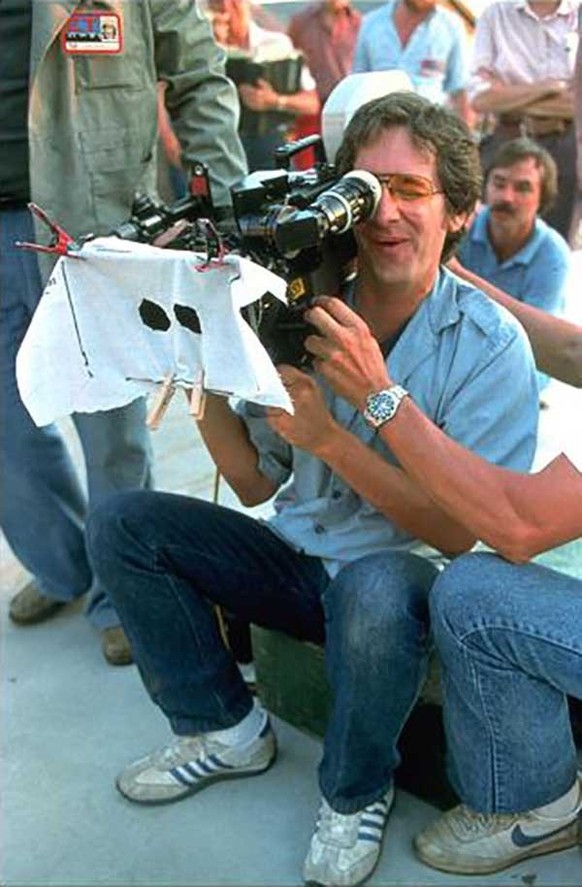 E.T: The Extra Terrestrial (1982)

https://twitter.com/Behind_Pics/status/1388266918688313346/photo/1