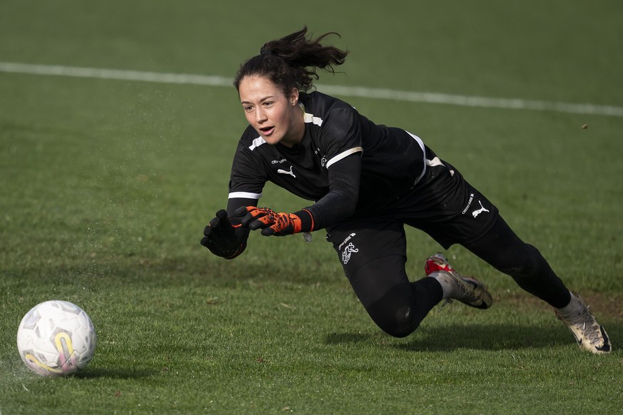Switzerland&#039;s goalkeeper Livia Peng in action during a training session at Arroyo Enmedio by Marbella Football Center, in Estepona, Spain, Wednesday, February 21, 2024. The Swiss national soccer  ...