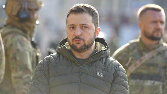 epa10305075 Ukrainian President Volodymyr Zelensky speaks to the press during a visit to the recaptured city of Kherson, Ukraine, 14 November 2022. Ukrainian troops entered Kherson on 11 November afte ...