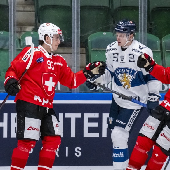 Théo Rochette (à gauche) a livré une belle prestation face à la Finlande jeudi.