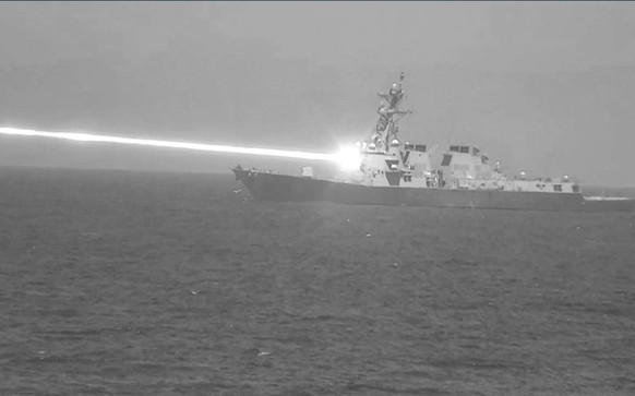 Le 31 janvier 2025, la Marine américaine a publié une photo de l'USS Preble, un destroyer de classe Arleigh Burke, lors d'un tir d'essai réussi de son laser à haute énergie avec système ...