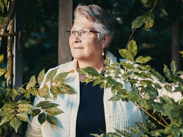 Lilian Senn, 68 ans, parle ouvertement des années de difficultés financières et de ses dettes.