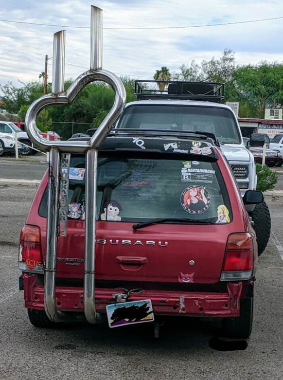 Auto-Mods der Hölle 
https://www.reddit.com/r/ShittyCarMod/comments/dtmocc/just_gonna_leave_this_here/