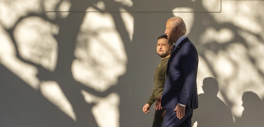 epa10375867 US President Joe Biden (R) and Ukrainian President Volodymyr Zelensky (L) walk down the colonnade before meeting in the Oval Office of the White House, in Washington DC, USA, 21 December 2 ...