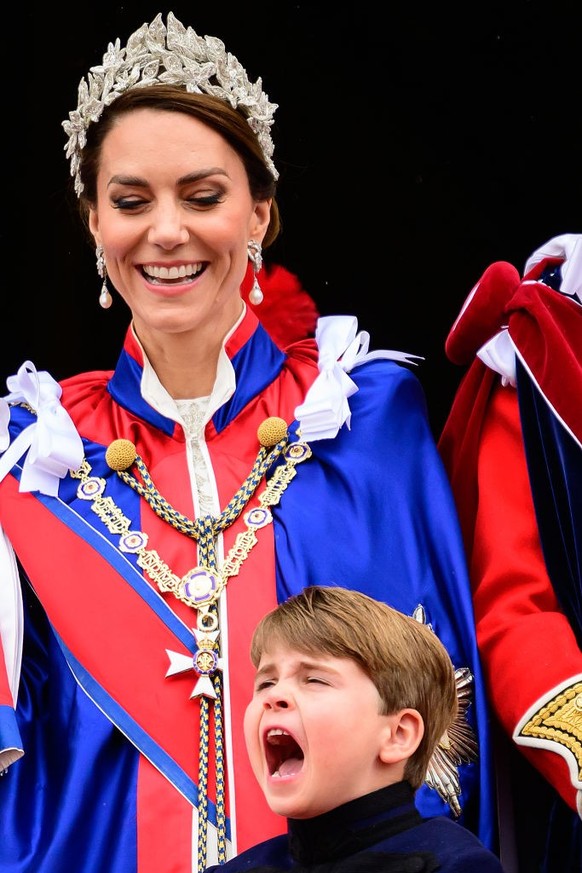 LONDON, ENGLAND - MAY 06: Catherine, Princess of Wales stands on the balcony of Buckingham Palace with Prince Louis during the Coronation of King Charles III and Queen Camilla on May 06, 2023 in Londo ...