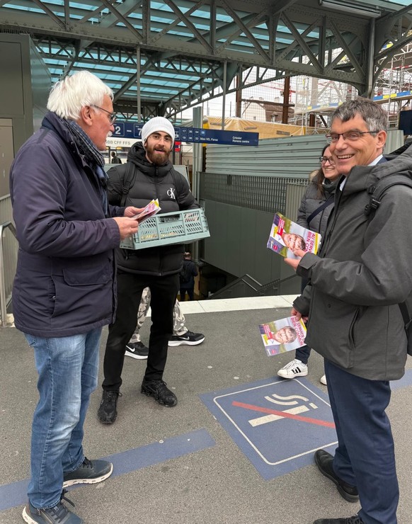 Tractage à Renens en compagnie de militantes et militants du PS.