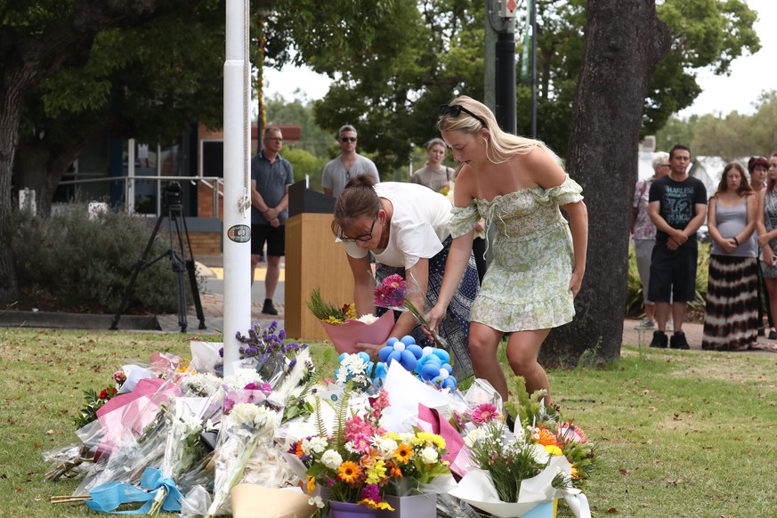 Le poste de police de Chinchilla rend hommage aux officiers décédés dans le Queensland, en Australie.