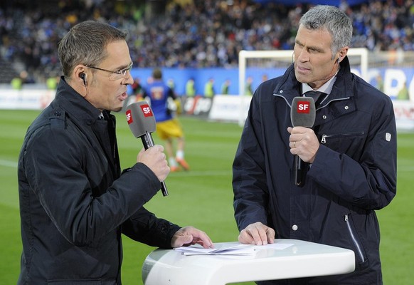 Matthias Hueppi und Andy Egli moderieren fuer das Schweizer Fernsehens (SRF) das Geschehen vor dem Cupfinal zwischen dem FC Basel und dem FC Luzern am Mittwoch, 16. Mai 2012, im Stade de Suisse Wankdo ...