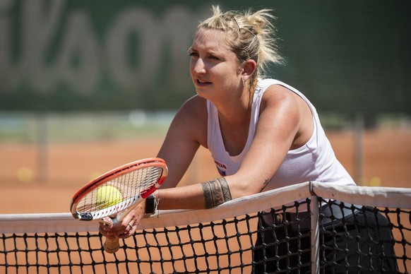 La joueuse de tennis suisse Timea Bacsinszky en action lors d&#039;un entrainement sur un terrain de Swiss Tennis le mardi 26 mai 2020 a Bienne. (KEYSTONE/Jean-Christophe Bott)