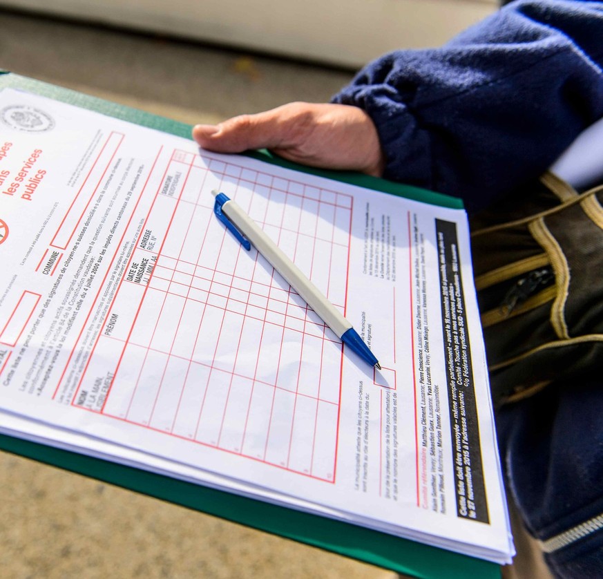Ces formulaires servent à recueillir des signatures pour les initiatives populaires. Les cases sont trop étroites pour les personnes qui ont des difficultés à écrire en raison d'un handicap.