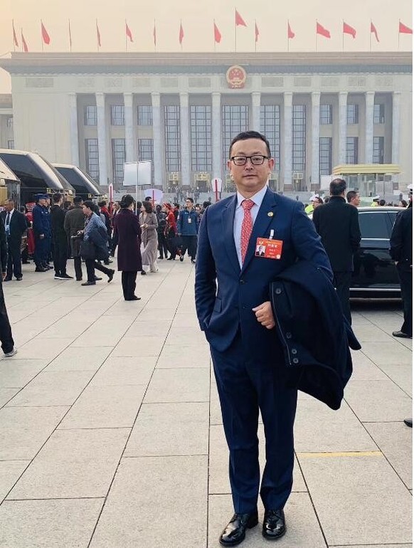 Grâce notamment à son amitié avec Andrew, Yang Tengbo a rencontré deux premiers ministres et cultivé des contacts influents au sommet de la société britannique.