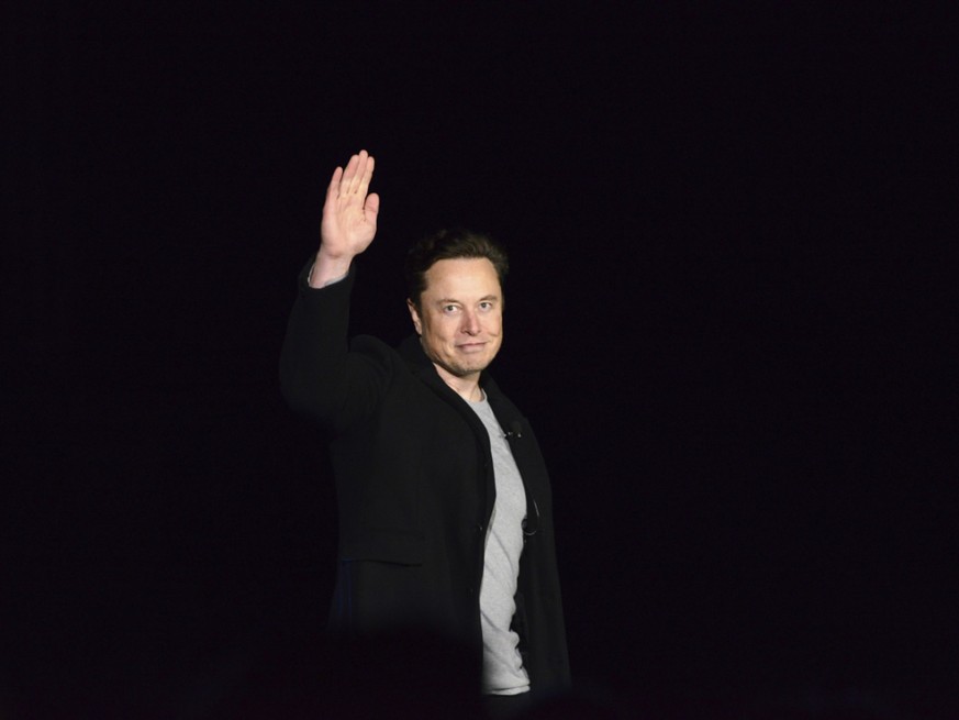 Elon Musk fait feu de tout bois.
