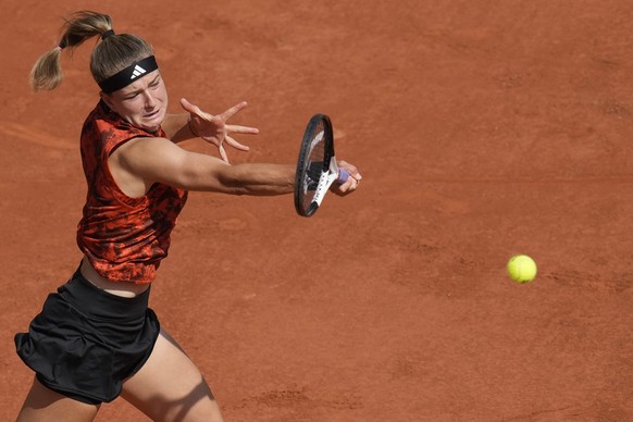 Karolina Muchova of the Czech Republic plays a shot against Poland&#039;s Iga Swiatek during their final match of the French Open tennis tournament at the Roland Garros stadium in Paris, Saturday, Jun ...
