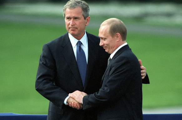 Tout allait encore bien dans les relations bilatérales: George W. Bush et Vladimir Poutine lors d'un sommet en Slovénie, en juin 2001.