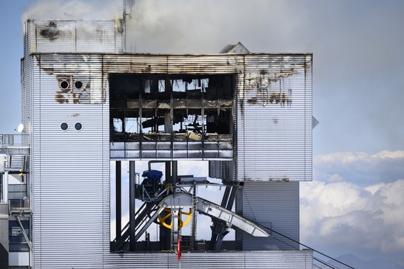 Smoke comes out during an ongoing fire at the restaurant Botta at the Glacier 3000 resort in Les Diablerets, Ormont-Dessus, Switzerland, Monday, September 19, 2022. A fire broke out early on Monday at ...