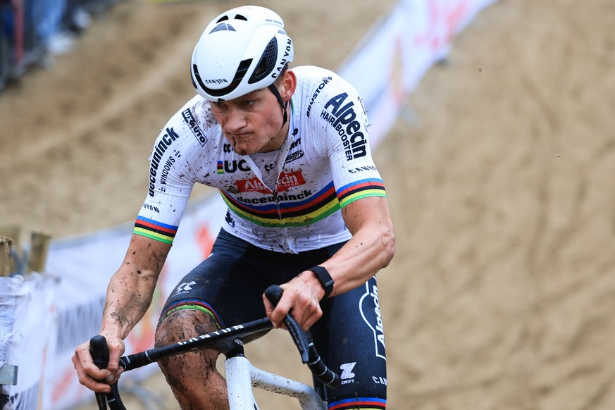 KOKSIJDE, BELGIUM - JANUARY 4: Mathieu Van Der Poel team Alpecin-Decuninck pictured during the men&#039;s Duinencross-Koksijde Cyclo-Cross in Koksijde, Belgium, season 2023 - 2024 on January 4, 2024in ...