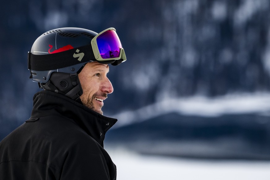 epa12591335 Coach and former Norwegian skier Aksel Lund Svindal reacts during the inspection before the Women's Super G at the FIS Alpine Skiing World Cup stop in St. Moritz, Switzerland, 14 Dece ...