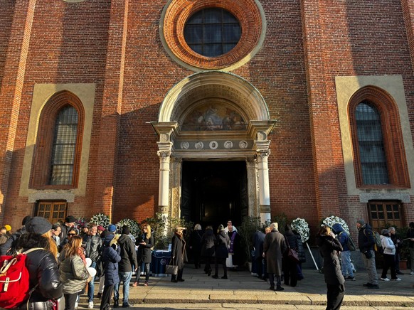 epa12634144 mourners attend a funeral of Chiara Costanzo, victim of the Crans Montana fire, in the church of Santa Maria delle Grazie, Milan, Italy, 07 January 2026. Chiara Constanzo has been identifi ...