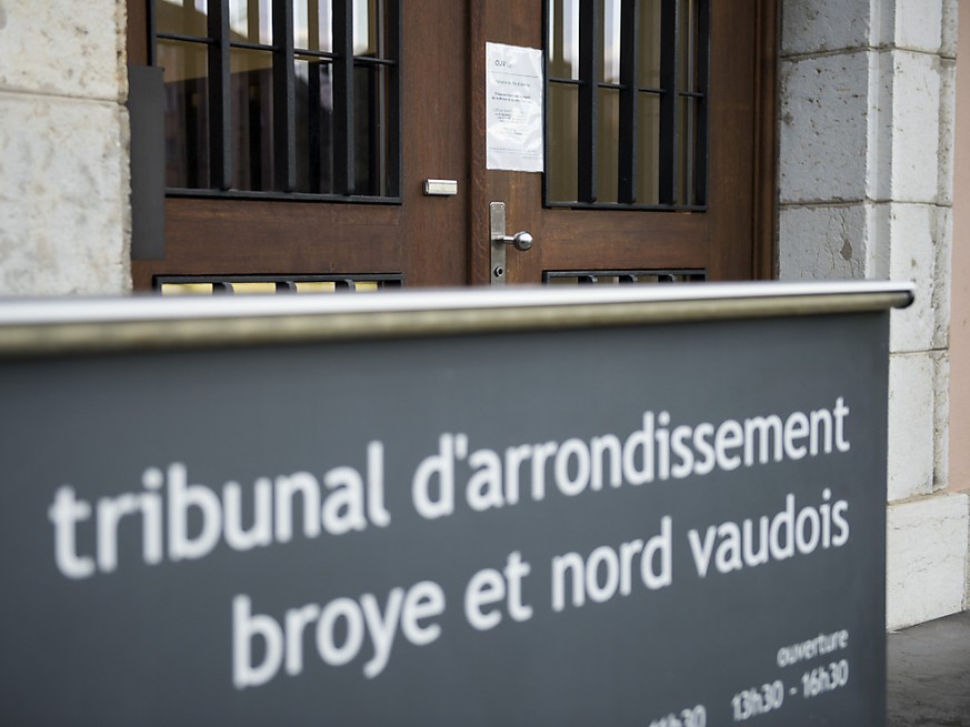 Le procès, qui se tient devant le Tribunal criminel de l&#039;arrondissement de la Broye et du Nord vaudois, à Yverdon-les-Bains (VD), doit durer trois jours.