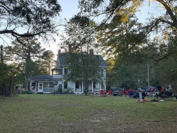 La maison est devenue un lieu de pèlerinage pour les fans de paranormal.