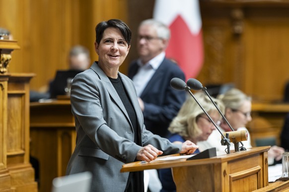 Yvonne Buergin, Mitte-ZH, spricht zur Ruestungsdebatte, an der Sommersession der Eidgenoessischen Raete, am Donnerstag, 5. Juni 2025 im Nationalrat in Bern. (KEYSTONE/Alessandro della Valle)
