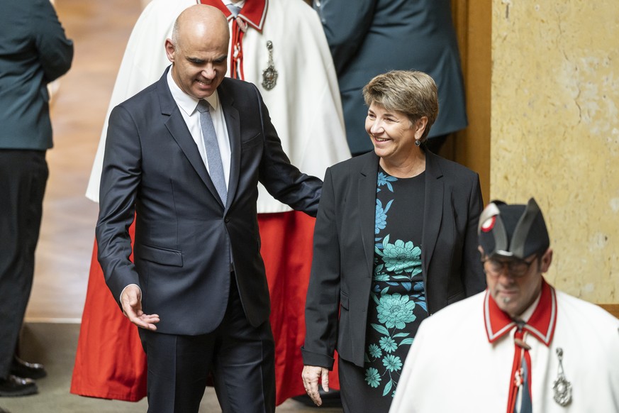 Alain Berset, tout sourire, aux côtés de sa collègue Viola Amherd, à Berne.