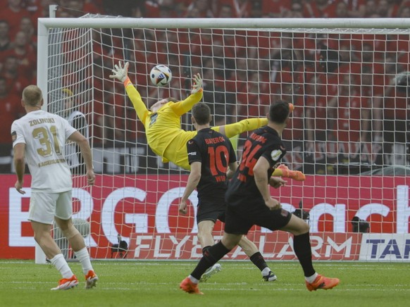Une frappe majestueuse de Granit Xhaka a offert la Coupe à Leverkusen.