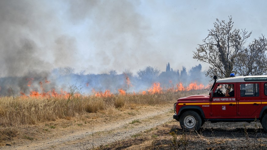 epa12288203 A firefighting vehicle is deployed to tackle a brush fire as a wildfire continues to spread in Saint-Laurent-de-la-Cabrerisse, Aude department, southern France, 07 August 2025. Some 16,000 ...