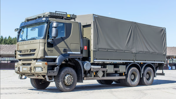 Permis de conduire poids lourd obtenu grâce à l'armée : ceux qui passent au service civil doivent payer.