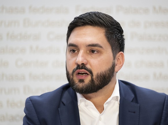 C�dric Wermuth a �t� mis sur la piste de l&#039;usurpation d&#039;identit� quand le responsable d&#039;une succursale bancaire l&#039;a appel� pour lui dire qu&#039;une cliente voulait lui verser 100& ...