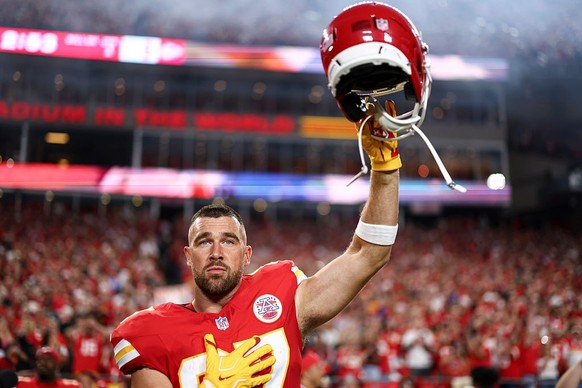 <p>Avant Taylor Swift, les Fashion Weeks et les unes de magazines, il y avait déjà Travis Kelce.</p><p></p>