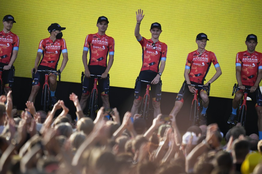 Slovenia&#039;s Matej Mohoric waves to fans as he lines up riders of the Bahrain Victorious team during the presentation ahead of the Tour de France cycling race in Copenhagen, Denmark, Wednesday, Jun ...