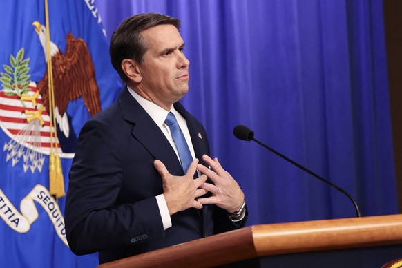 Le procureur général adjoint américain Todd Blanche s'exprime lors d'une conférence de presse au ministère américain de la Justice, le 30 janvier 2026 à Washington, DC.