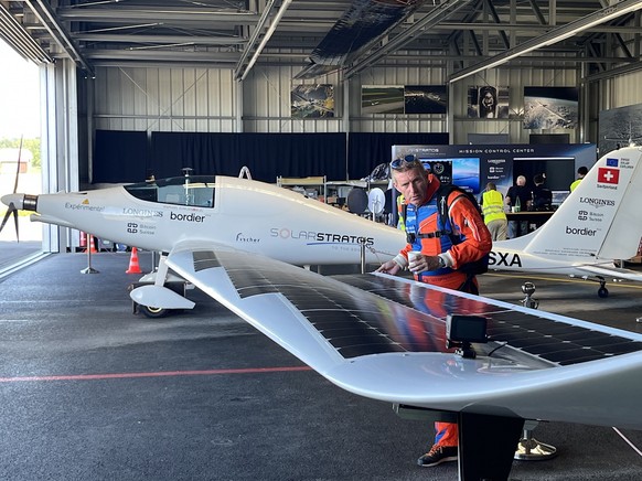 Une course entre un avion solaire et un camion électrique? C&#039;était à Payerne, avec SolarStratos.