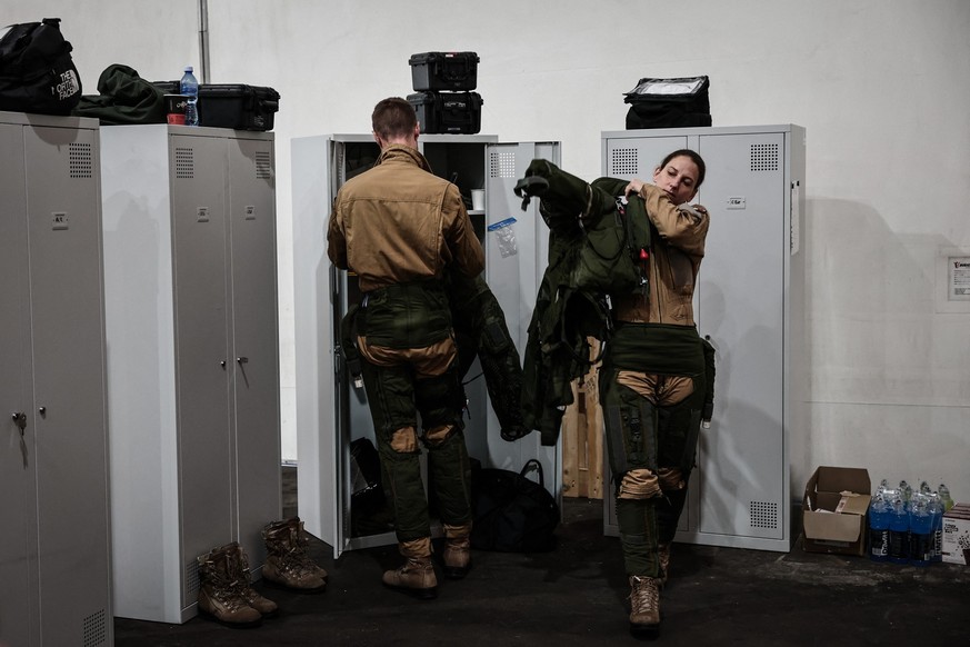 French Air Force pilots prepare for a joint mission with Polish F16s at an air base in Minsk Mazowiecki on September 17, 2025, as part of the Eastern Sentry mission, following Warsaw&#039;s accusation ...
