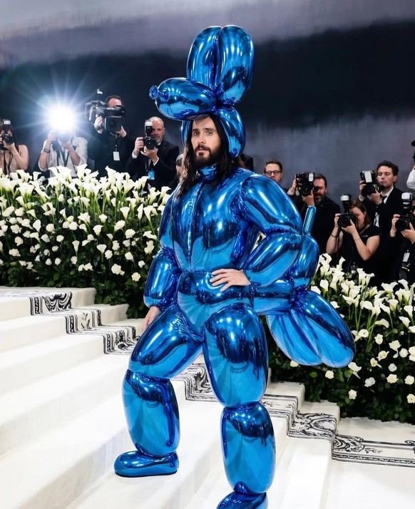 Un spécialiste de l'art espagnol partage 20 tenues imaginées par l'IA pour le MET Gala 2026, qui mettent en vedette un chef-d'oeuvre emblématique de l'histoire de l'art.