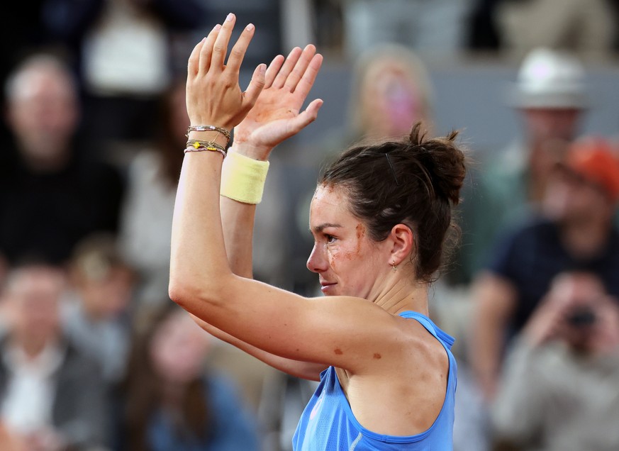 epa12155147 Lois Boisson of France celebrates winning her Women?s quarterfinals match against Mirra Andreeva of Russia at the French Open Grand Slam tennis tournament at Roland Garros in Paris, France ...