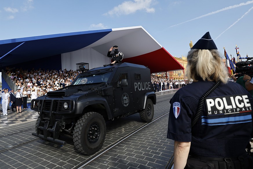 epa13110154 Members of the 'Raid', elite tactical unit of the French National Police parade on the Place Massena during the annual Bastille Day military parade in Nice, France, 14 July 2026. ...