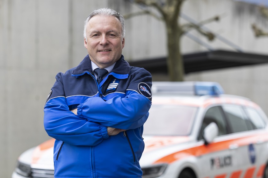 Damien Rerat, commandant de la Police cantonale jurassienne, pose pour le photographe lors d'une conference de presse pour presenter les statistiques pour la securite routiere 2025 pour le Canton ...