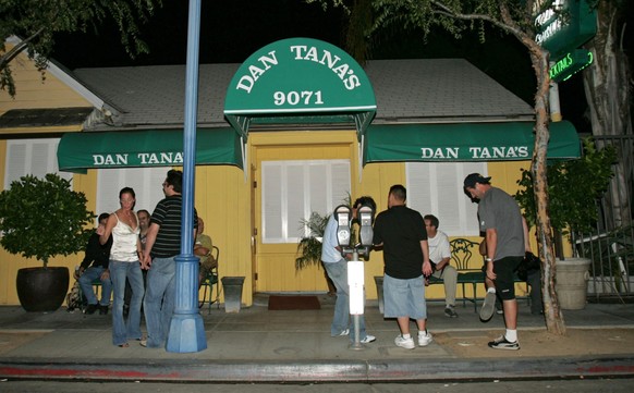 LOS ANGELES, CA - OCTOBER 05: Exterior view of Dan Tana's restaurant is seen on October 05, 2005 in Los Angeles, California. (Photo by BG038/Bauer-Griffin/GC Images)