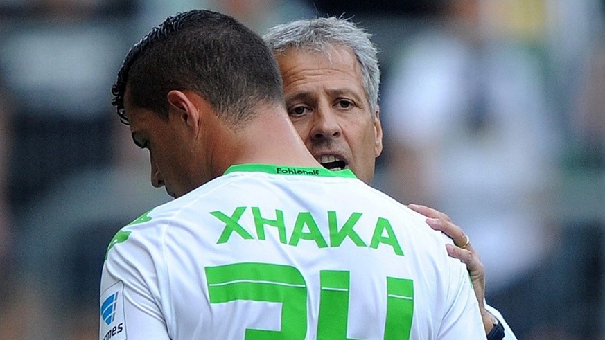 epa03844937 Moenchengladbach&#039;s coach Lucien Favre (R) talks to Moenchengladbach&#039;s Granit Xhaka at his substitution during the Bundesliga soccer match Borussia Moenchengladbach vs SV Werder B ...