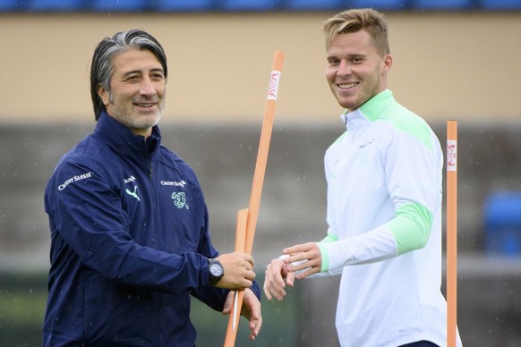 Switzerland&#039;s head coach Murat Yakin, left, and Switzerland national team soccer player Nico Elvedi, right, during a training session for the upcoming 2022 FIFA World Cup European Qualifying Grou ...