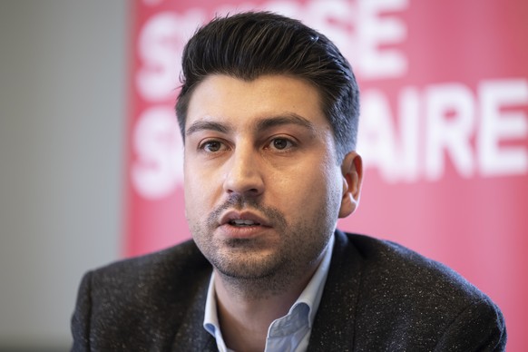 Nationalrat Fabian Molina, SP-ZH, spricht waehrend einem Point de Presse der SP Schweiz zum &quot;Milliarden-Finanzdebakel&quot; bei der Armee, am Freitag, 2. Februar 2024 im Bundeshaus in Bern. (KEYS ...
