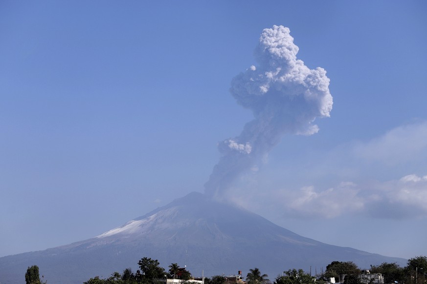 epa10635440 The volcano Popocatepetl erupts ash, in San Pedro Benito Juarez, Puebla, Mexico, 17 May 2023. Inhabitants of the municipalities surrounding the Popocatepetl volcano, in state of Puebla, re ...
