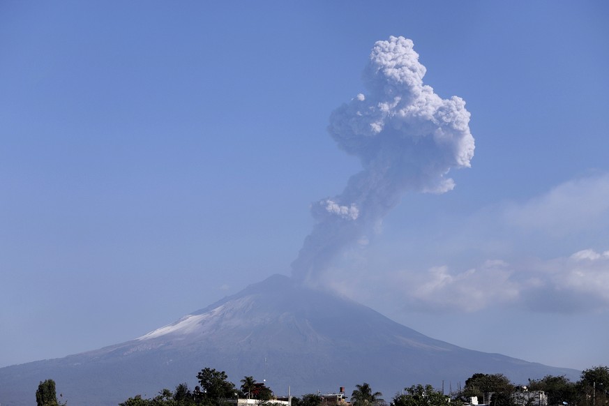 Le volcan Pico de Orizaba en pleine éruption.