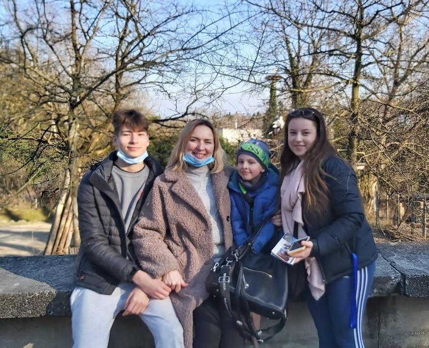 Lyudmyla, Kyrill (l.), Anton und Tatjanas Tochter im Zürcher Zoo.