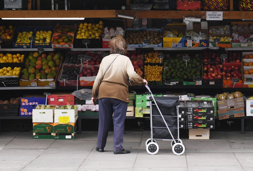 epa10003936 A woman browses fruit and vegetables in a store in London, Britain, 09 June 2022. According to the British Chamber of Commerce the UK economy will &#039;grind to a halt&#039; before shrink ...